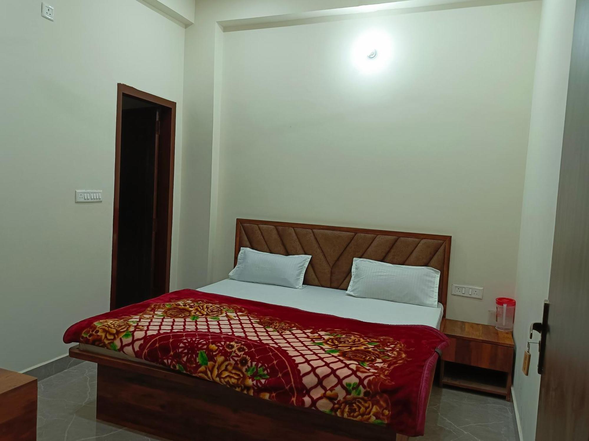 Shri Girraj Residency Hotel มถุรา ภายนอก รูปภาพ