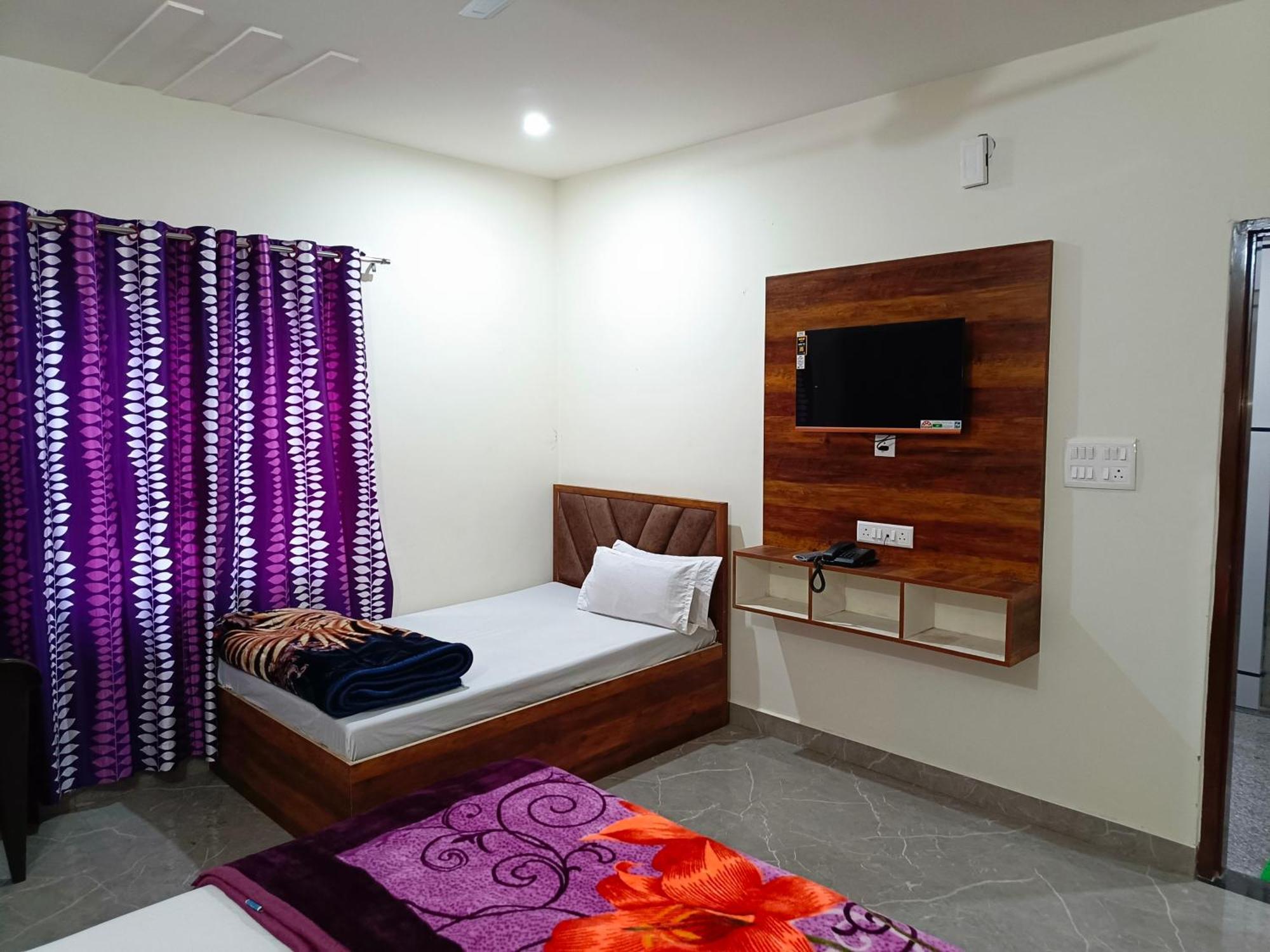 Shri Girraj Residency Hotel มถุรา ภายนอก รูปภาพ